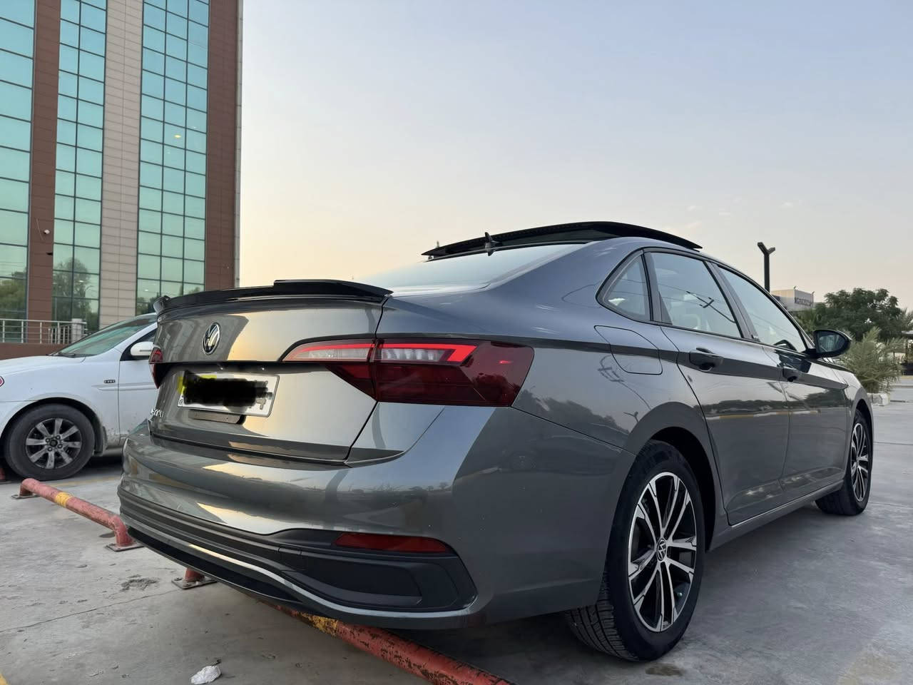 السلام عليكم
جيتا 2023 🇩🇪
محرك 1.5T 

وارد #كندي 
مواصفات فول

ماشي ٣٧ الف فقط 
🔹فقط بونيد صبغ (ضرر سطحي)
🔹ئيرباك: فقط ستيرن و بشرط بيلادي 
🔹بجم كبس يعني راديتر و الدعاميات بلادي ❗️

⛔️مواصفات 

بانوراما 
شاشة جبيرة 
شاشه لمس مع الإشارة باليد 
كوشين و ايضاً ستيرن هيتر
داخل ليد بلادي
شحن مع كاربلاي واير ليس 
رادار ٣٦٠ درجة 
قيادة ذاتية (تيسلا)
رادار تحديد المسار
أربع أنظمة قيادة (eco +normal+sprot+snow)

مع مواصفات اخري …

بشرط بدون مصرف
والسيارة مال بيت 
باسمي حتي ٢٠٢٩

شراي يخابر و خاطرة مايكون إلا الطيب 

للمعلومات او اي استفسار         
 واتس اب ***********
