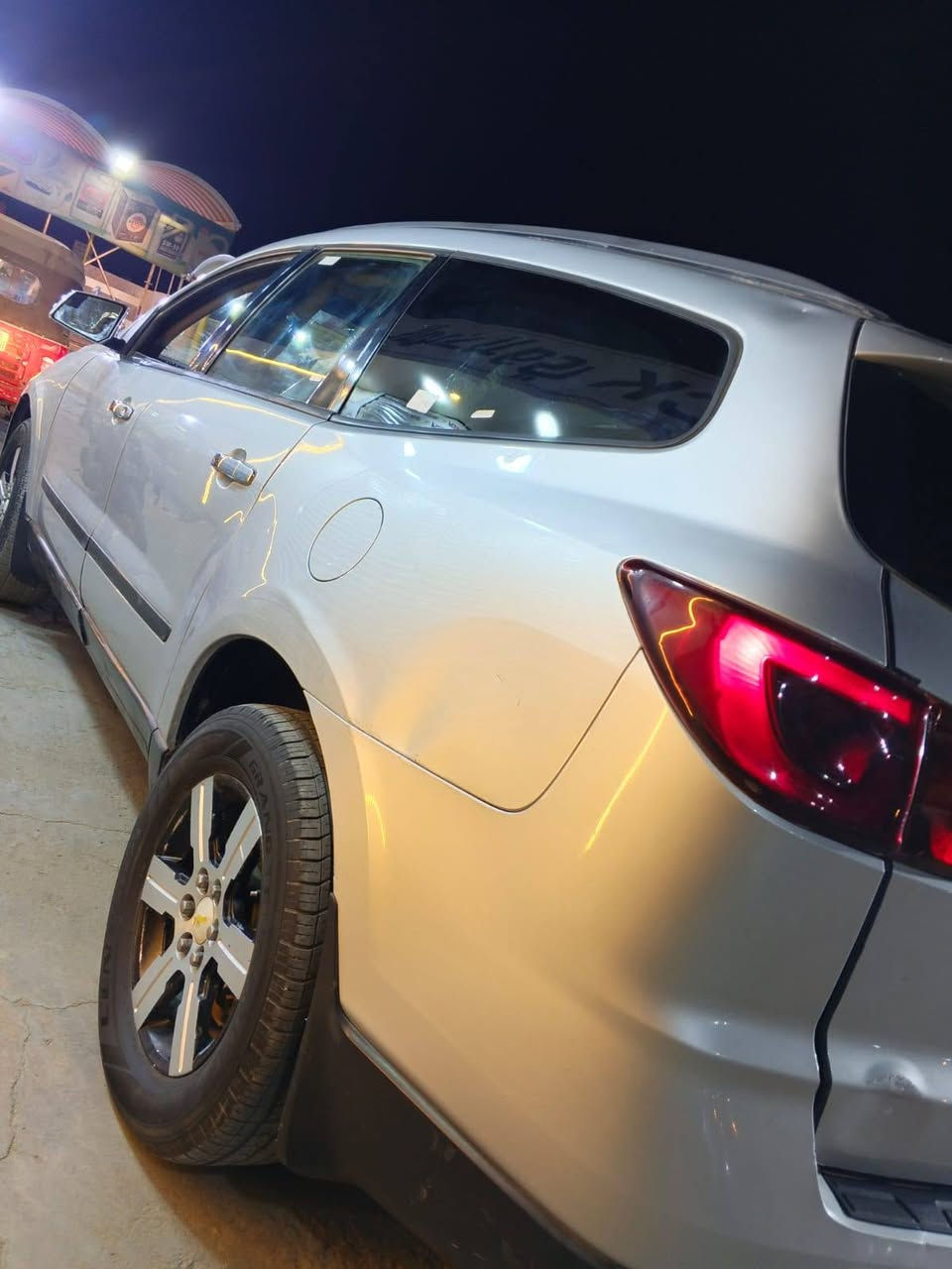 السلام عليكم
للبيع شوفرليت ترافرس موديل 2014 رقم بصرة 
محرك وكير بحالة جيدة جدا 
تدفئة شغالة وتبريد نقص غاز فقط 
حادثها جاملغ وبنيد بدون دواخل 
محرك ٦ سلندر 3600 
7 راكب تحويل مباشر 
مكان السيارة ميسان 
السعر 115$
للاستفسار الاتصال على الرقم 
***********
