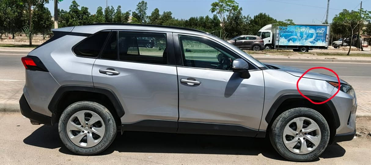 السلام عليكم
TOYOTA RAV4 LE 2022 للبيع
وارد امريكي حادث جانبي خفيف متعدل عالبارد بدون تبديل مكان الحادث متحدد بدائرة حمرة
سيارة فول اقتصادية تمشي عالبانزين العادي مثل الورد لا دوانز ولا صوت

المواصفات
محرك 4 سلندر سعة 2.5 لتر ( 2500) 
قوة 203 حصان
دفع رباعي
صرفية تقريبًا 30 MPG (اقتصادية) تشتغل عالبانزين العادي بسلاسة بدون دوانز وبدون صوت
 تحديد مسار
مثبت سرعة
رادار امامي مانع تصادم
رادارات جانبية وتحديد نقكة العمياء
مانع انزلاق
تحكم ستيرن
شاشة 7 إنج
Apple CarPlay + Android Auto
بلوتوث
6 سماعات
مقاعد قماش
تبريد ثلج

ماشية 69 الف (كيلو) قابلة للزيادة
السعر 210 $ بيها مجال بسيط
مكاني بغداد حي الجهاد
المهتم يراسلني خاص على تفاصيل اكثر


**إذا كنت صاحب هذا الإعلان وتريد حذفه لأي سبب، رجاءا أرسل رسالة إلى الدعم الفني**