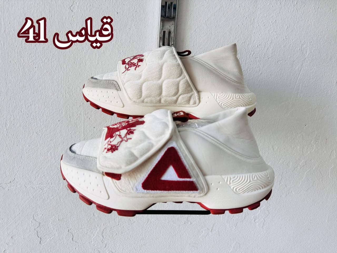 أي حذاء داخل الصوره ب10
يوجد توصيل لجميع المحافظات واتساب ***********
