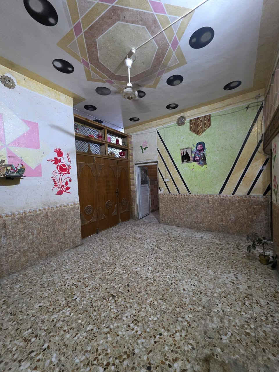 اعلان 

بيت ب 36 مساحه 150م 

مقابل معمل المرور من جهه الحكم 

يتكون من 3 غرف وصاله ومطبخ واستقبال 

وصحيات داخليه وخارجيه 

 بسعر 135  مع المجال 
 تفاصيل اكثر مراجعه الساعي للعقار 
او الاتصال بالارقام التاليه 
***********

***********
عنوان المكتب سايدين حي الشرطه مقابيل اسواق ريتاج 🧿
