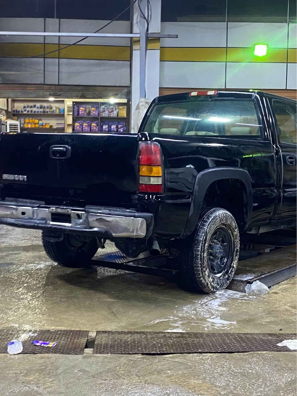 جمسي سييرا 2006
سيارة مزاد بيها كتاب وتترقم
معمره كامله مصبوغه فرن بدون بوليش
مدامه مكينه جديده كير كفاله 
تدفئه تبريد منضومه زنون 
شاشه كامره حداديه تخم تاير جديد
للتواصل ***********
سعر السياره 70 ورقه وبيها مجال ناصرية, ذي قار
