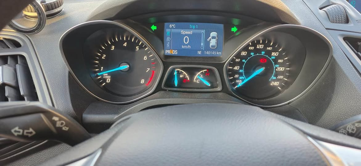 فۆرد ئیسکەیپ ٢٠١٤
خلییجی سفری نیڤا 
نرخی ١٢٥ گەڵا
١٤٠ هەزار کیلۆمەتر ڕۆشتووە
مەکینە ٢.٥ مەرغوب - تاک ئەکسل
سوکان ڤۆلیۆم- تحدید سورعە
توڵی سەقف - بەسمە- ویل کەچ بیلدی 
کتێب و بەرپێ و کەپی بەنزین بەردەی ناو سنوق هەمووی بیلدی ماوە
پشت و پێشی چرکەی تیا نییە
گێڕو مەکینەی بە شەرت قەپاغ تابتیش نەکراوەتەوە 
سارد بۆیاخ هیچی نییە
تەلەفۆن (***********) السليمانية, العراق
