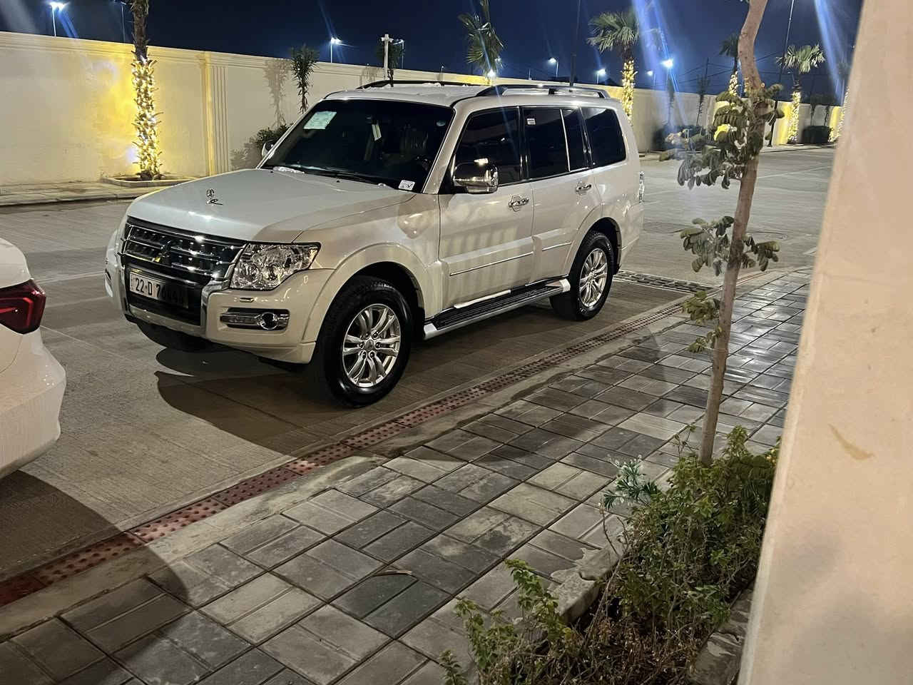 السلام عليكم اخوان باجيرو 2020 بحالة الزيرو ماشية 35 الف كفالة من الظربة والصبغ والبارد والتكحيل والشخوط جديدة جدا بااسمي وبيها تظليل بالسنوية محرك 3800 علامة ذهبية حبتور السعر 252$ وبي مجال بسيط مكاني بغداد المنصور *********** 
ملاحظة : الفابلون والنايلون مال دواخل بعدة بيها
