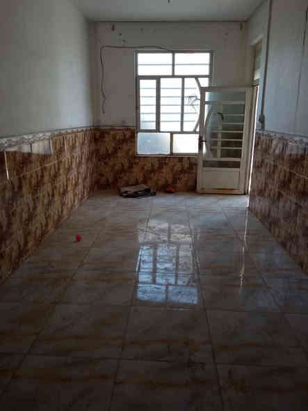 السلام عليكم بيت للايجار للايجار 

مساحه 100متر مربع بي غرف نوم واستقبال ومطبخ وطارمه وصحيات خدمات كامله موقع شارع 80 مال كربلاء فرع اصباغ نبع بابل قرب مدرسة زهور بابل خلف البزل بيت فارغ نضيف 

الاستفسار.  ***********
