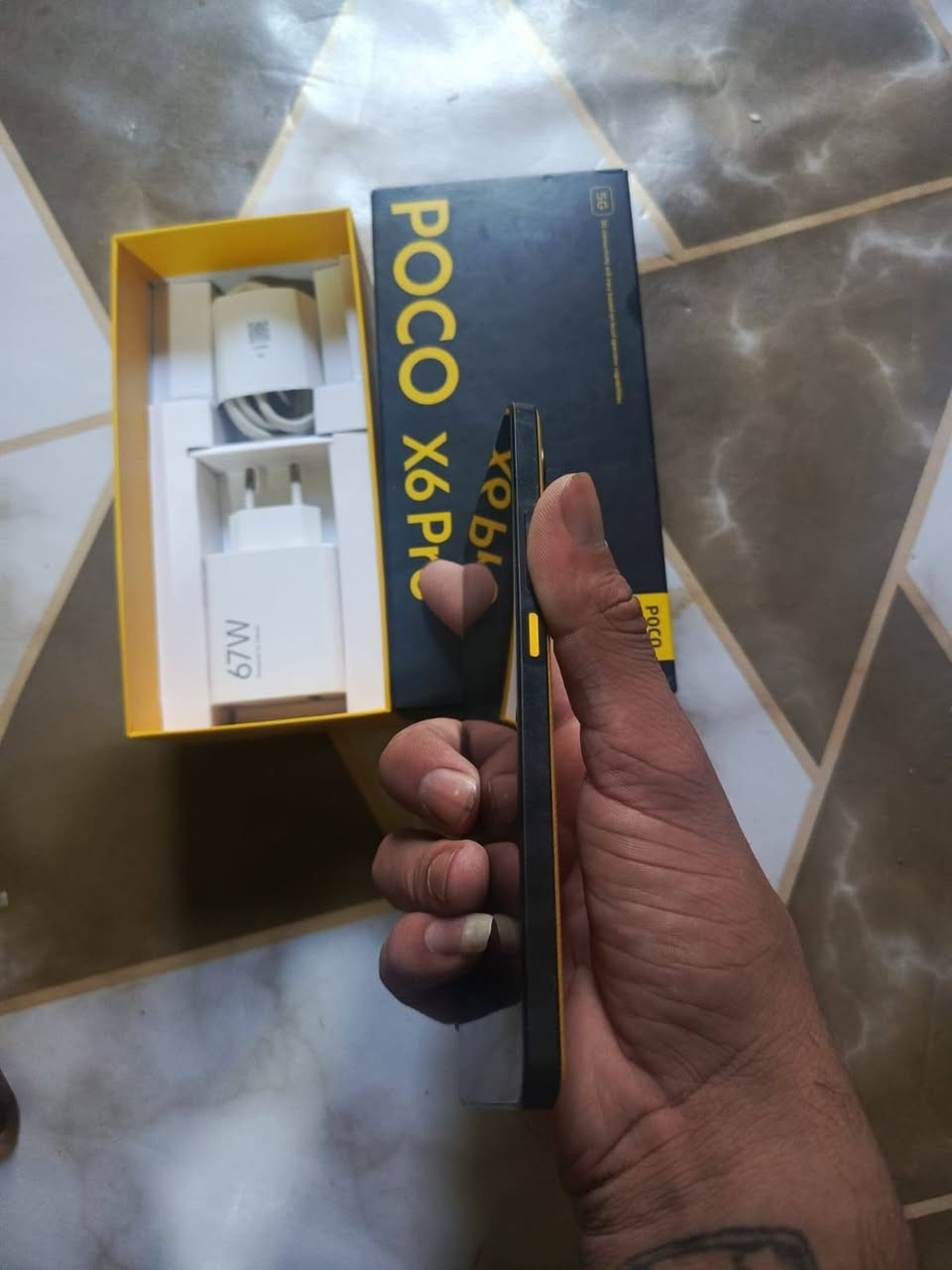 سلام عليكم 
جهاز بوكو إكس 6برو 
ذاكره 512
جهاز ما داخل تصليح جهاز مكفول من كلشي 
جهاز نضيف نضافته 95%
سعره 300  
مكاني حيانيه 
رجائن الموشراي لا يراسل ويتعبني ويضل يواعد جذب 
رقم الهاتف *********** متوفر شريحه واتساب وعلى لماسنجر همه
