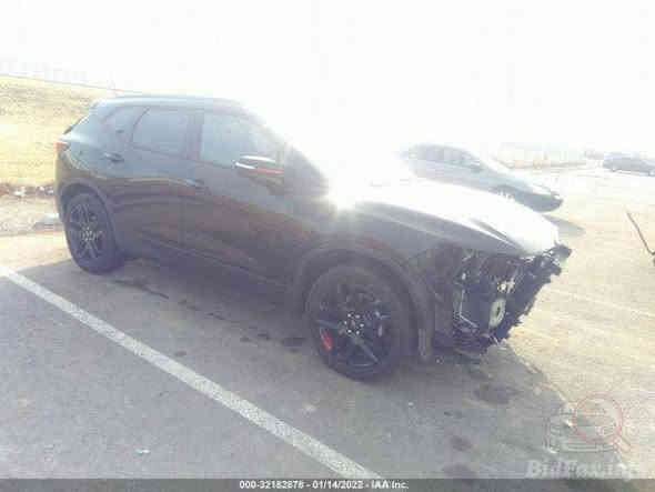 السلام عليكم
للبيع او مراوس بلايزر موديل ٢١
رقم اربيل تحويل مباشر
وارد امريكي حادث جاملغ وبنيد صور الحادث مرفقه بالمنشور
فول مواصفات LT3 ريد لاين 
محرك ٦ سلندر
بنوراما
كشن كهرباء
صندوك كهرباء
ماشيه ٧١ الف كليو متر
العنوان بغداد 
السعر ٢٢٥ بي مجال بسيط
***********
اذا مراوس وانطي فرق مو مشكله
