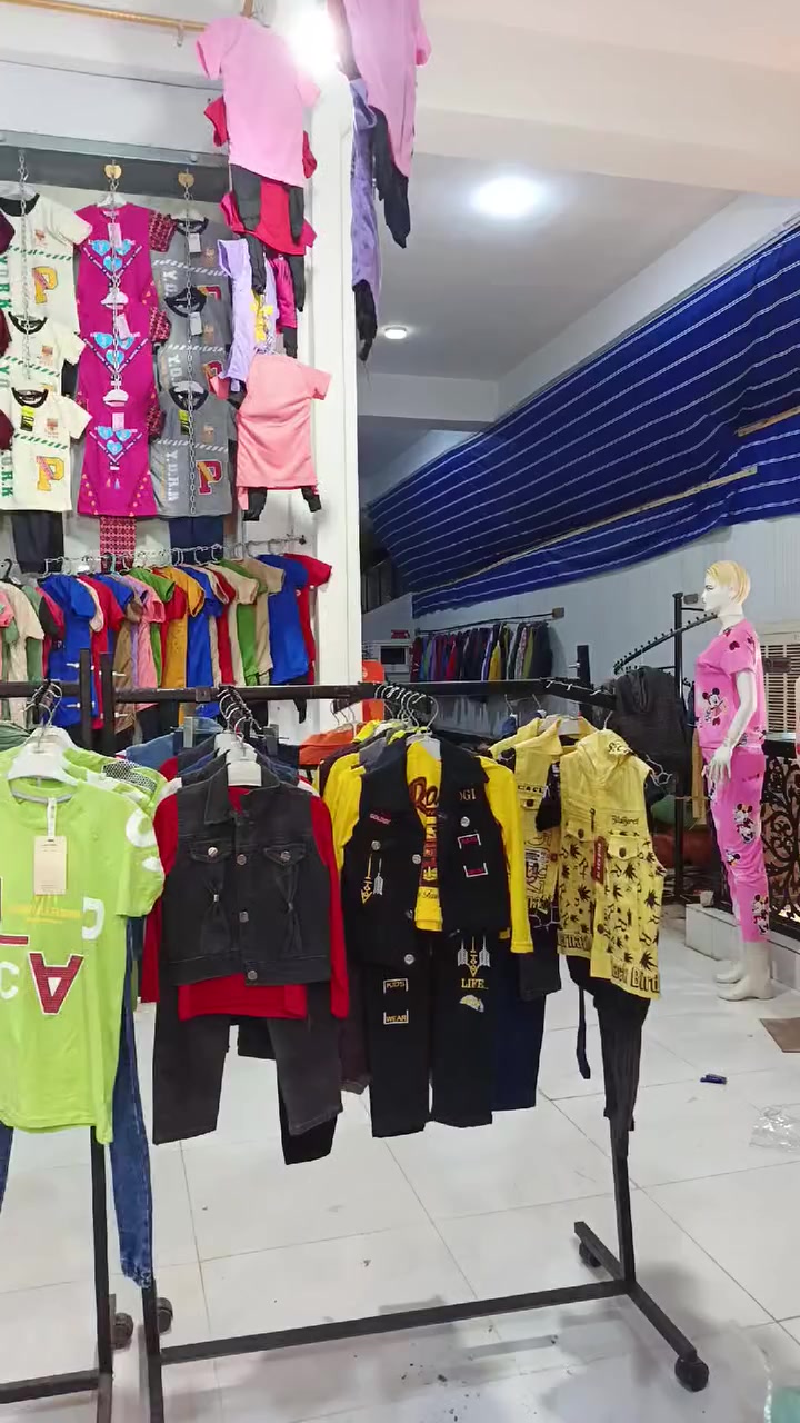 تصفيه محل شلع
فساتين بناتي 
بدلات ولادي 
تراك 
*********** واتساب
