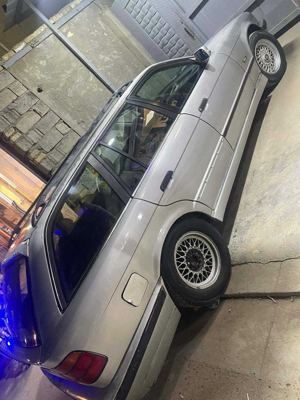 السلام عليكم bmw استيشن 520 مسكر كير عادي رقم بغداد انكليزي باسمي سعر 42 بيع او مراوس ***********
