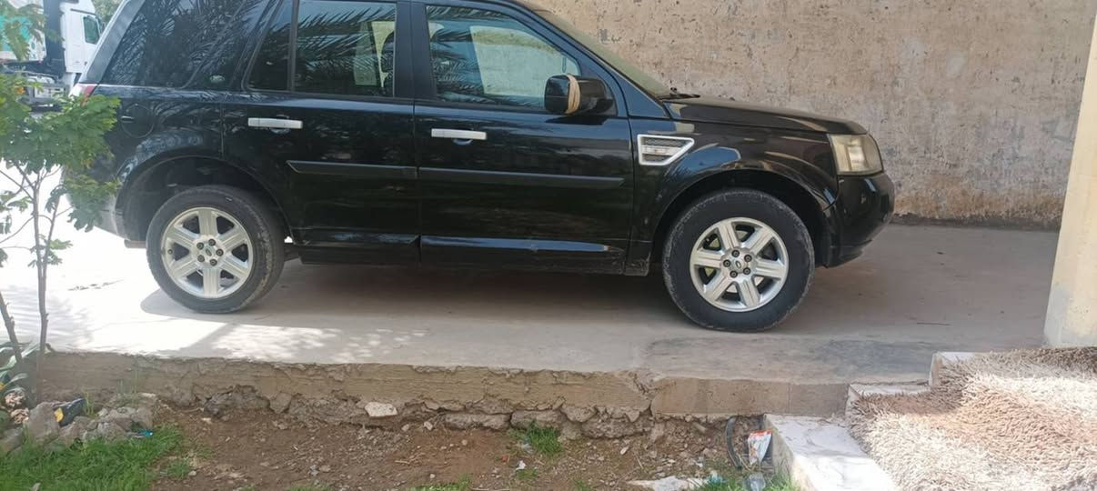 السلام عليكم للبيع سياره رانج روفر سياره خير من الله سياره مكفوله محرك وكير موديل ٢٠١٢ فتحه بلتنته السعر ١٢٠ وبيهة مجال الاتصال ***********
