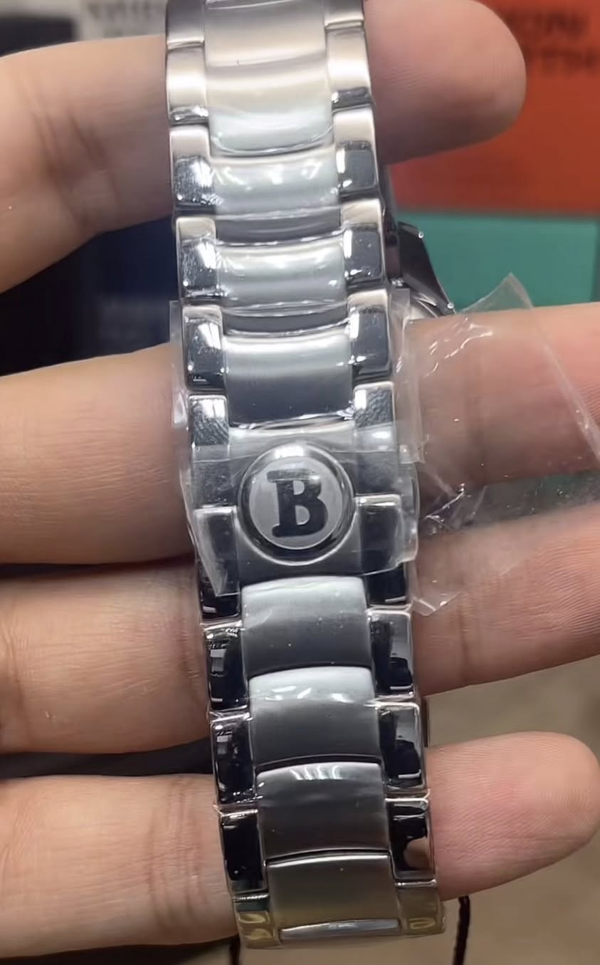 السلام عليكم شباب البياعه شرايه لادخلون عليه اني سبق وكتلكم ماافديكم ساعه ماس اصلي وكاله من وكاله دبي قبل فتره جبت قطعه ونباعت وهسه وفرت ساعه وهواي رادومنها وصوني عليها للمهتم مراسله او اتصال واتساب ***********
