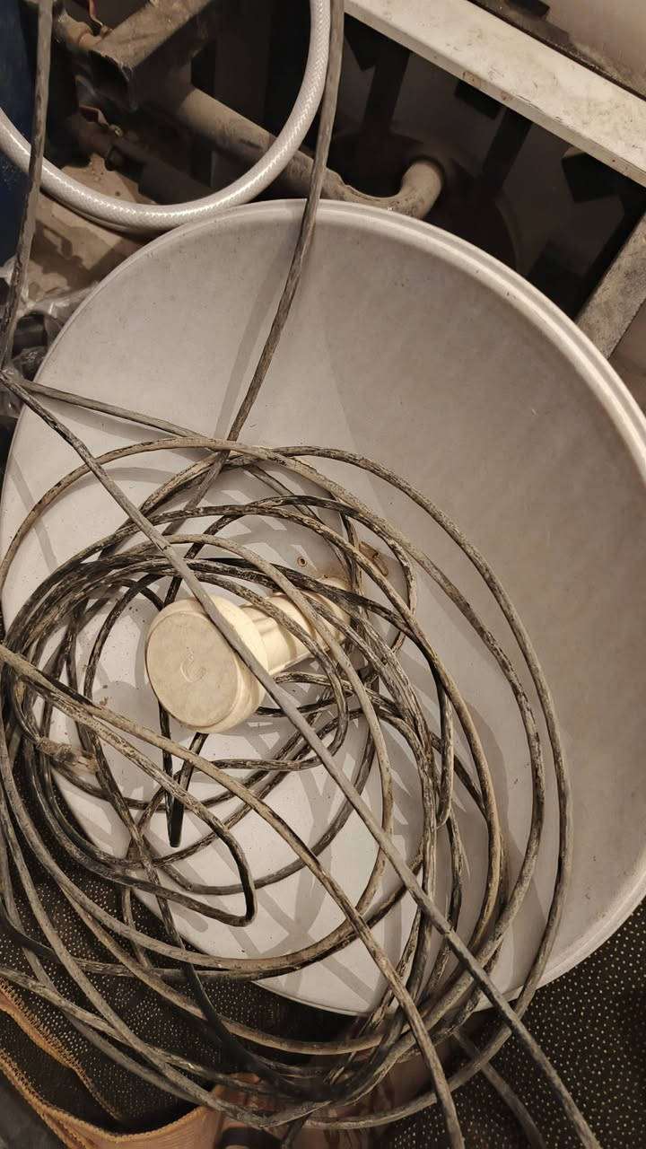 طباخ 4 عيون شغال ونظيف السعر 65
نانو أصلي استعمال قليل 65 
الشراي يتصل ***********
