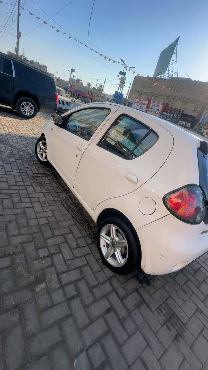 السلام عليكم 
باندة موديل 2013
كير محرك تبريد خير من الله
سيارة جاهزة من صدر وتايرات 
سيارة بسمي سنوية 28هزة مصاقطة 
السيارة كشرها خير من الله بيها  قطعتين صبغ
  السعر 52 وبيها مجال 
مكاني بغداد  حي العامل 
***********
