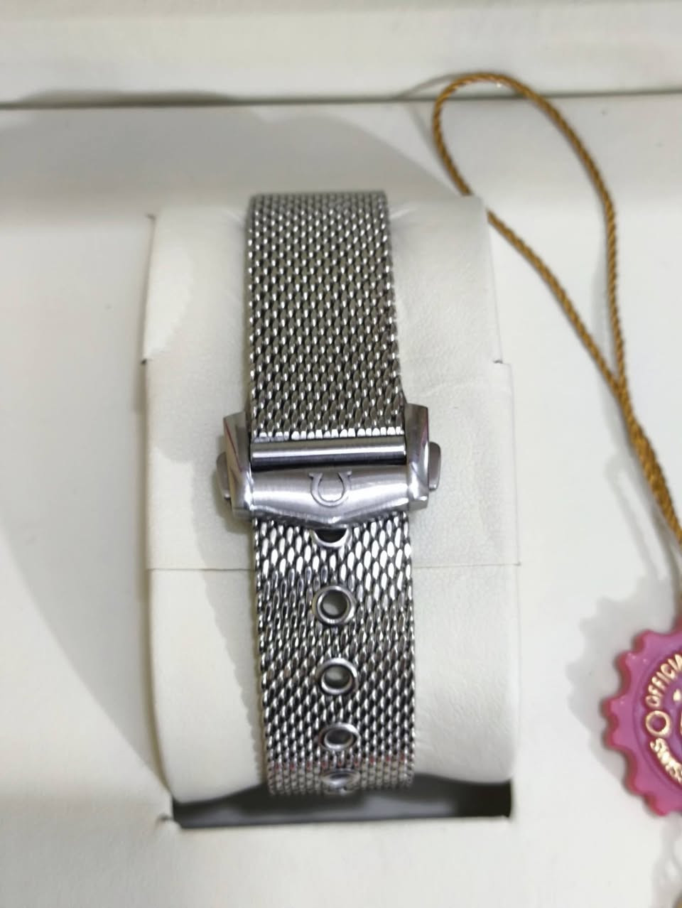 ساعة Omega جمس بوند 007 
ساعة اوتماتيك 
ضد الماء /جام زفير 
مكينة مغلقة 
كامل ملحقاتها علاكة بوكس تغليف البوكس كارتات ظمان 3 وشعار اوميكا ...مثل ما موضح بالصورها

السعر 160 الف على اول تم وبالعافية ✅


**إذا كنت صاحب هذا الإعلان وتريد حذفه لأي سبب، رجاءا أرسل رسالة إلى الدعم الفني**