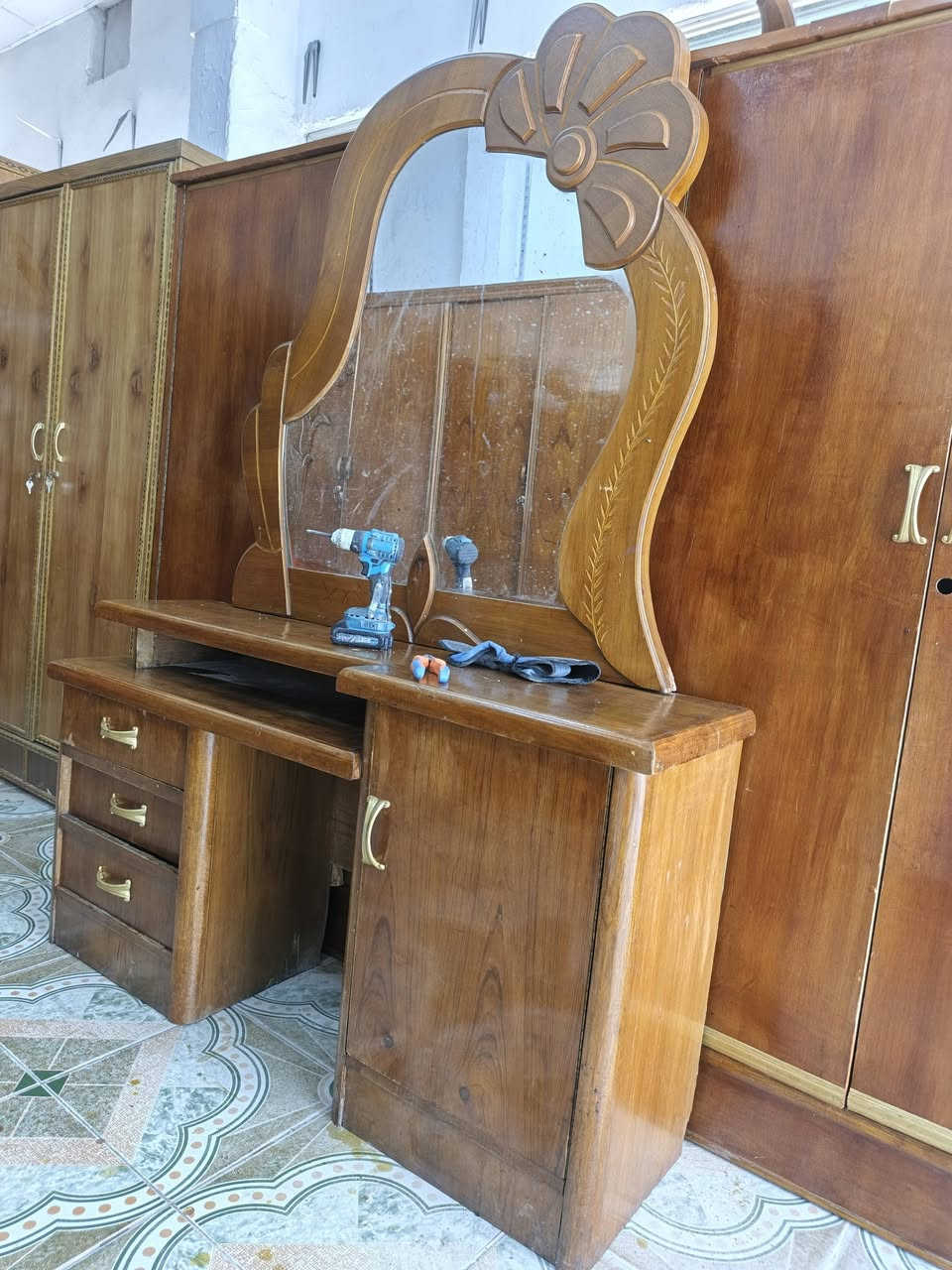 تم وصول وجبت كناتير مستخدمه
عنوانه العزيزية سراي مجاور  احمد مجيد بلي 
***********
