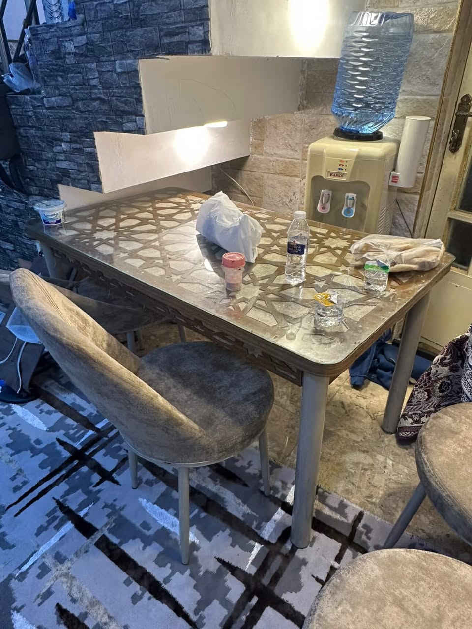 ميز طعام للبيع الكراسي فقط تحتاج تصليح قطرة لحيم  بالظهر يجي معاه 6 كراسي بسعر مناسب ب50 الف والله مشتري فوك ال 200 الف


**إذا كنت صاحب هذا الإعلان وتريد حذفه لأي سبب، رجاءا أرسل رسالة إلى الدعم الفني**