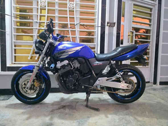 السلام عليكم اخوان دراجه سيبي  400للبيع دراجه احله من الصوره مكينه مامفتوحه اوراق كامله موديل 2007السعر 16اوبيهه مجال عنوان المقداديه رقم الهاتف ***********رحمه الوالديكم بس الشراي ايدك
