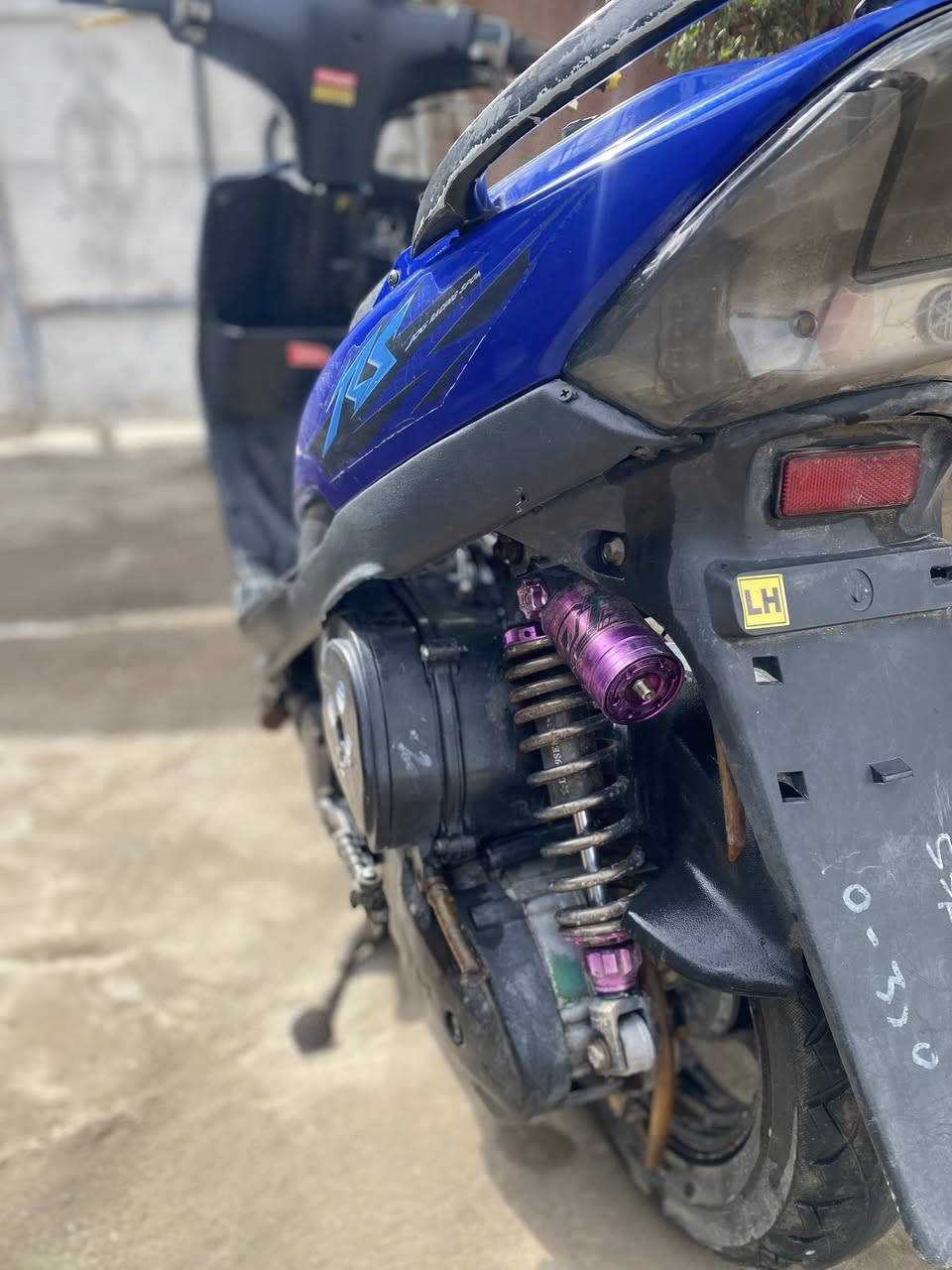 ماكس عدله بلاديه   بس سلف رياضي ودبل الخلفي دراجه كامله من كلشي نقصه بس باتري الدراجه بأي وقت تشغله هندر واحد كهربائياته كامله محركه خير من الله بلادي بوشه 49 سعر 450 وبيه مجال بسيط 
بغداد الشعب 
***********
