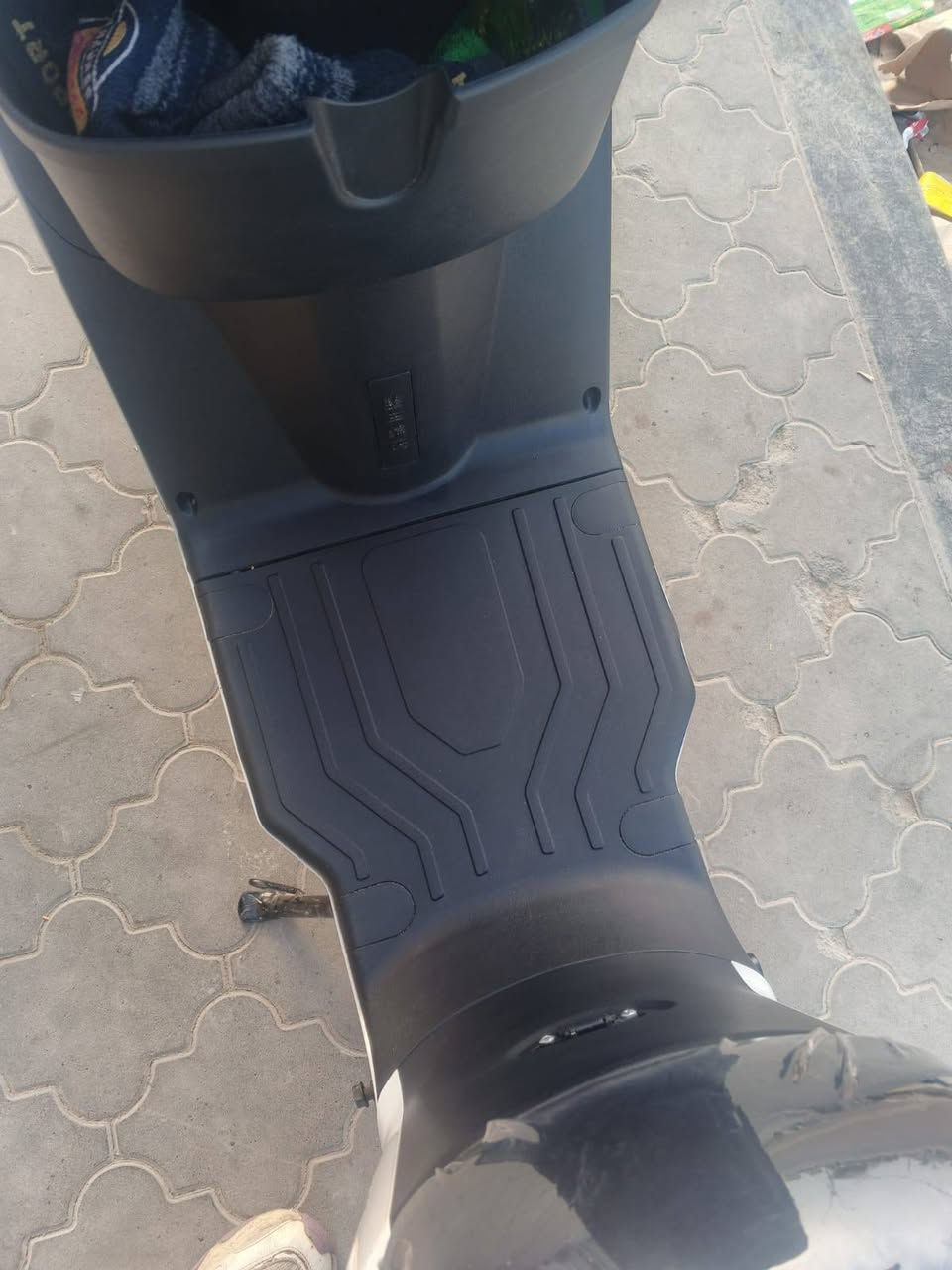 السلام عليكم دراجة شحن للبيع R900  جديدة ماصارلها سبوعين من طالعة من الوكيل دراجة ريان سويجين بصمتين حساسات كل شي شغال جديدة ماماشيه كلشش مكاني زبير حي الخطوة شارع المحكمة الجديدة سبب البيع محتاج ***********
