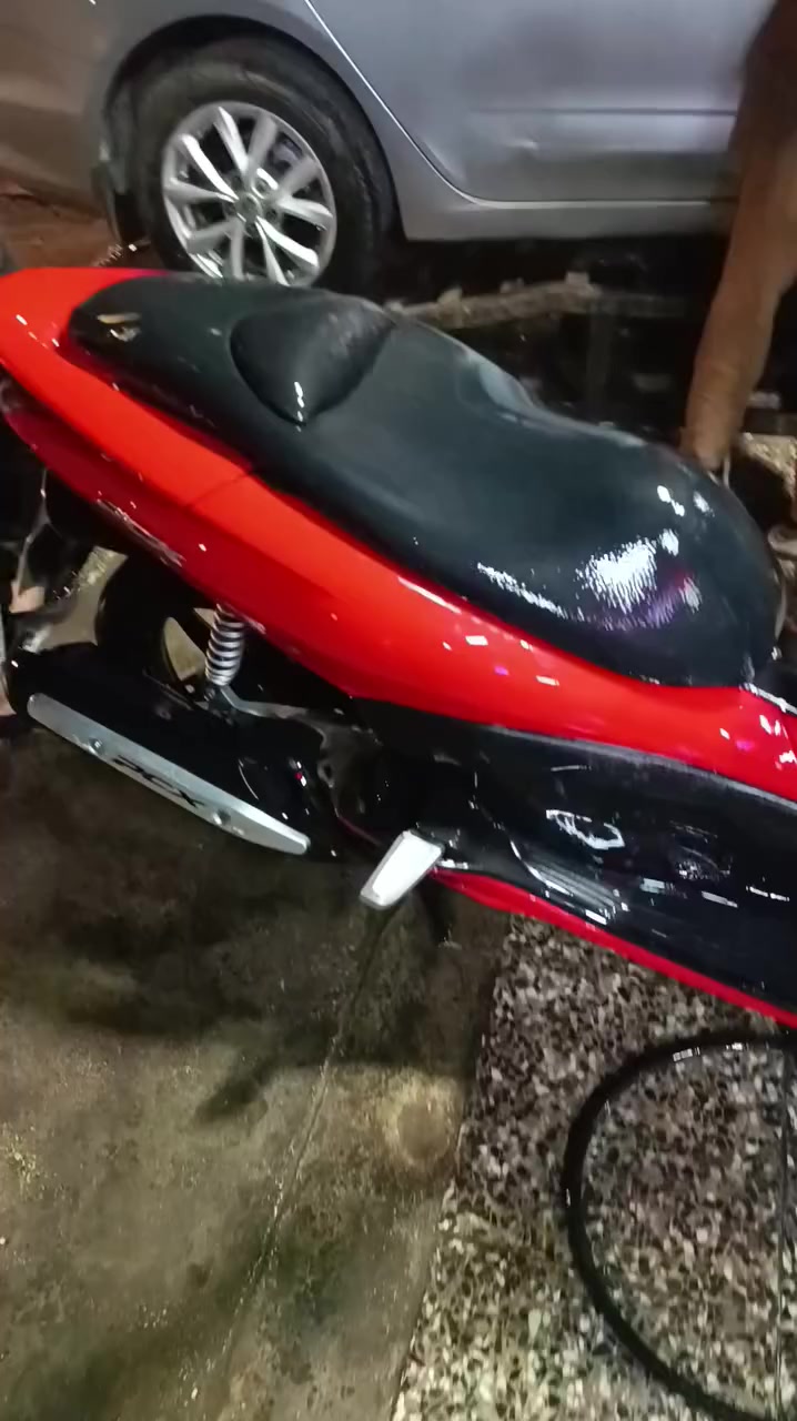 سلام عليكم دراجة للبيع 
جيل اول ((مرقم)) ماشية هايه كدامك مثل مجاي تشوف بل صوره ممقصر وياها بشي محسن كله واحسن دهن مداريها من الاخير  تحويل سنوية اول ما تشتريها تواصل ***********
