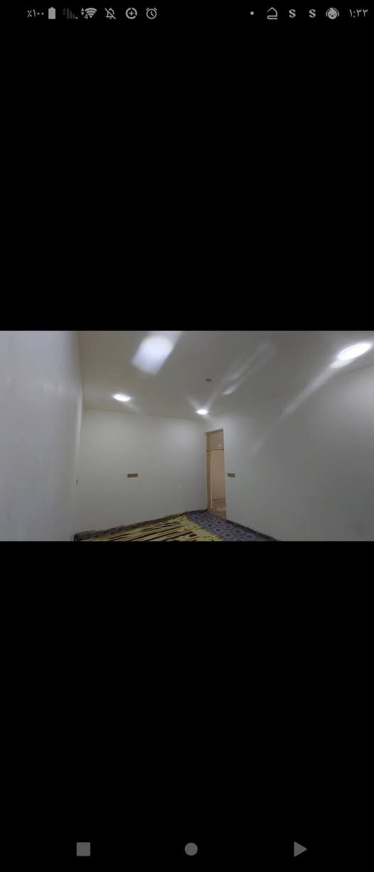السلام عليكم بيت للبيع الزراعي سنه 25 حي الرئاسه شارع 20 كيعان ابو رشاد طابقين الطابق الاول استقبال ومطبخ وغرفه وحمام اما الطابق الثاني غرفتين نوم وصاله وحمام نقص الطابق الثاني فقط كاشي السعر خاص ***********
