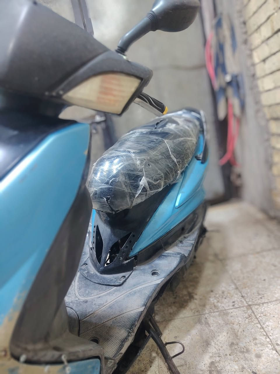 السلام عليكم هاي دراجة سكنس فحل كهربائيات كلهة شغالة نكرة سلف ⚡
اكفلك المكينة من البرغي للبرغي 🔩
كفرات نفس ما جاي تشوف 🎭
السعر 500 الف 
مكاني (بغداد) 
البلديات‌✨
الرقم: ***********
ادخل خاص و كل الهلة بيك
