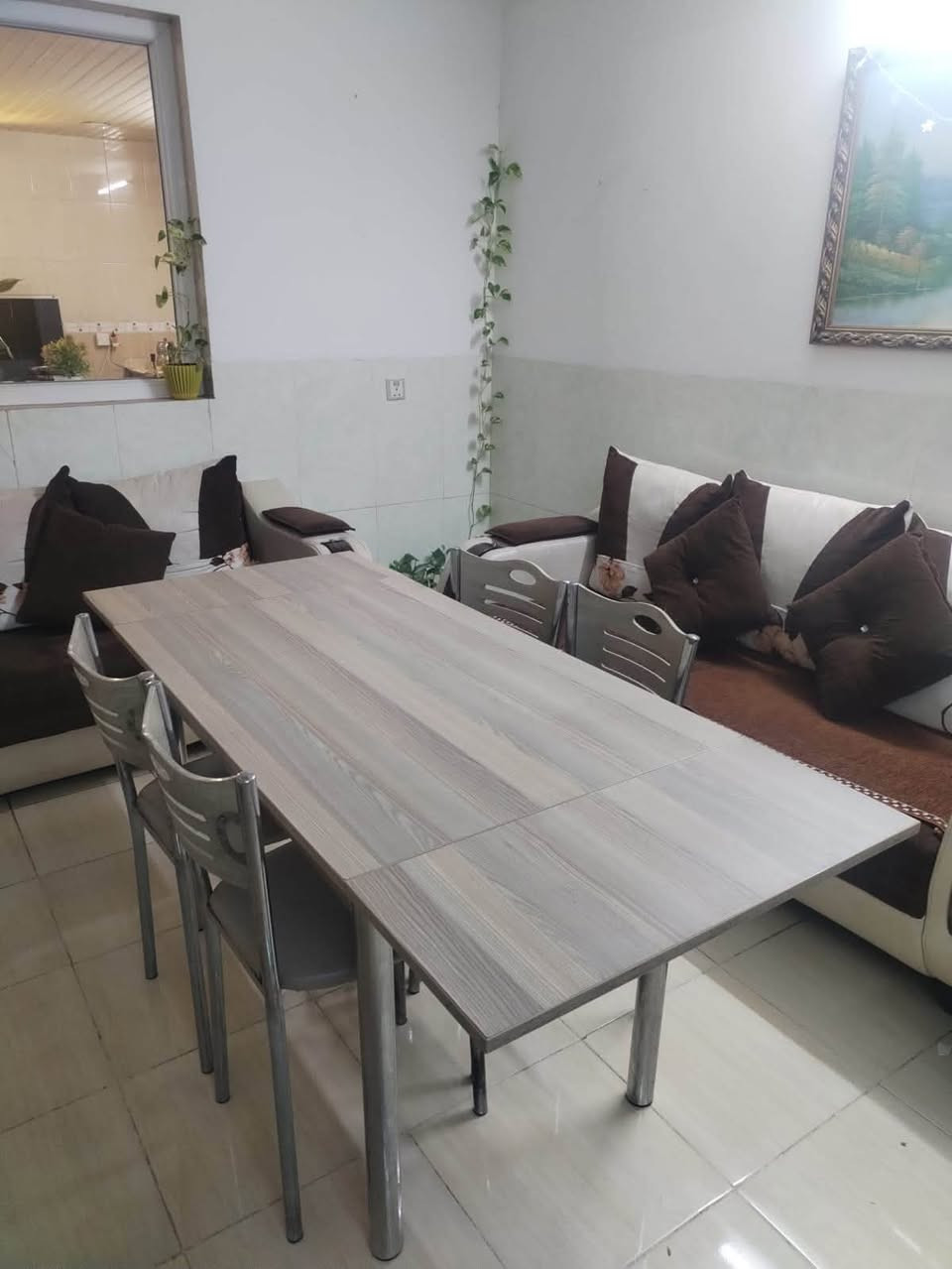 ميز وكراسي عدد 4 
للتواصل خاص


**إذا كنت صاحب هذا الإعلان وتريد حذفه لأي سبب، رجاءا أرسل رسالة إلى الدعم الفني**
