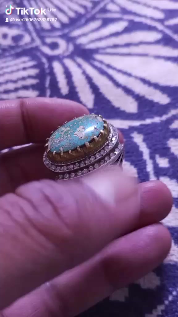 اللهم صل على محمد وال محمد
نيشابوري تفاحي عملاق صياغه يدويه ثقيله جدا 
قطعه خشنة للبيع بغداد على خاص او واتساب 
***********
