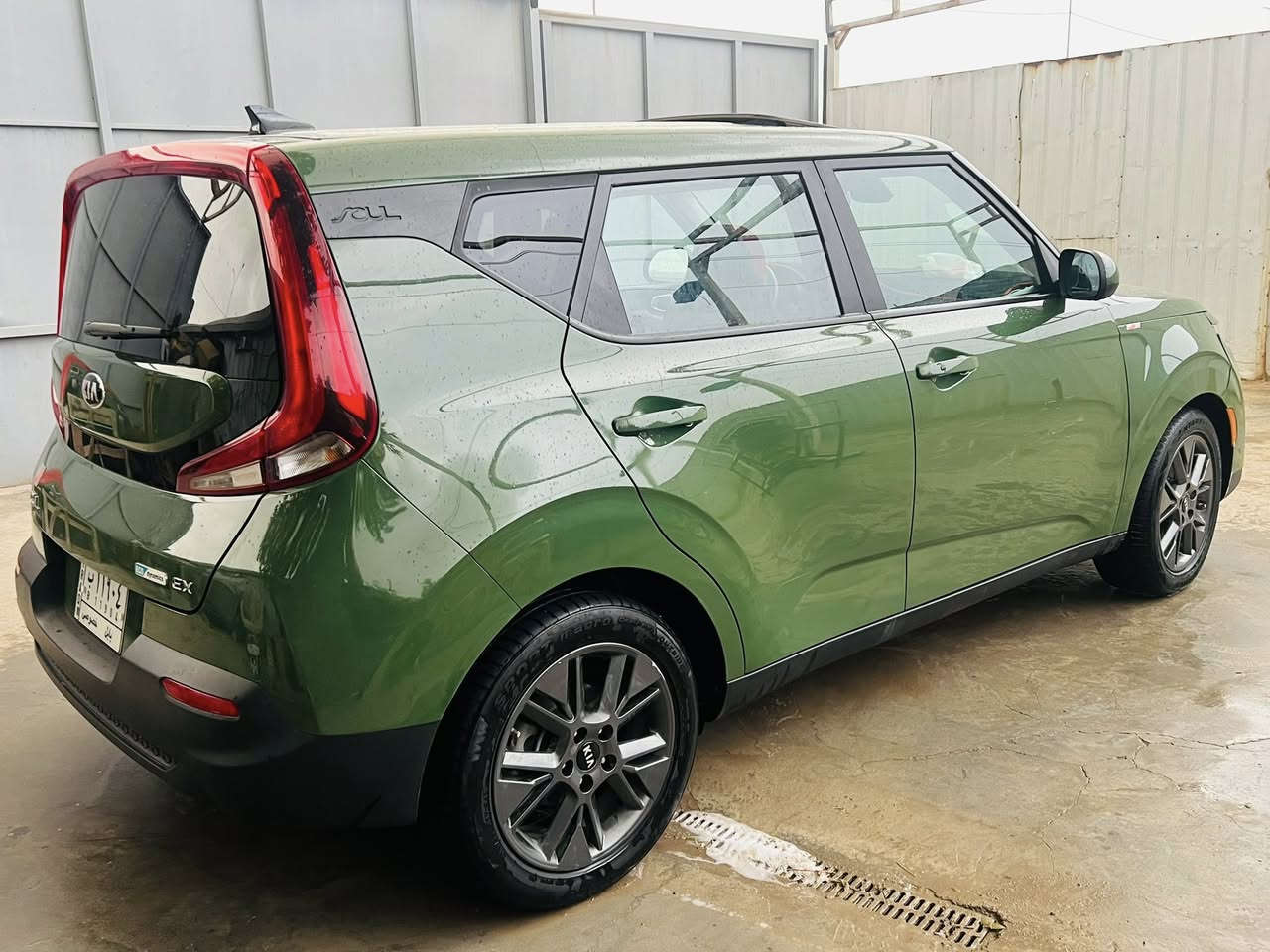 لللبيع كيا صولEX موديل 2021 وارد امريكي فول مواصفات لون مميز مكينه 2000 دوش ماشيه 37  كير مكينه كفاله حادثه الجاملغ الامامي وشويه بالبنيد  م ***********
