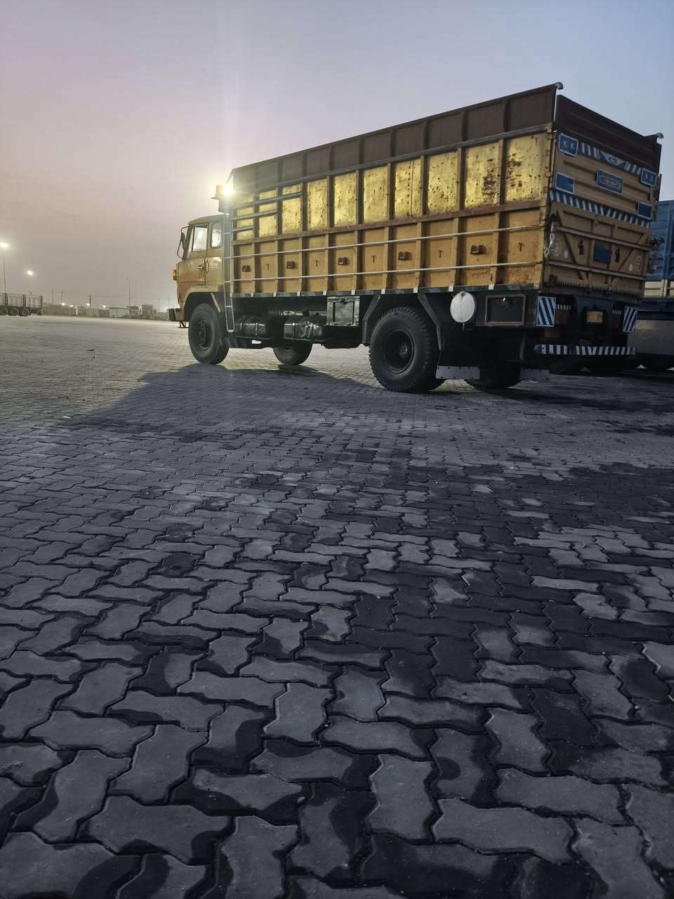 سلام عليكم
هينو للبيع مديل 82 كير ومكينه خير من الله شاصي مكفول 
قماره نضيفه رقم واسط
السعر 10 وبيه مجال قليل
للاستفسار ***********
