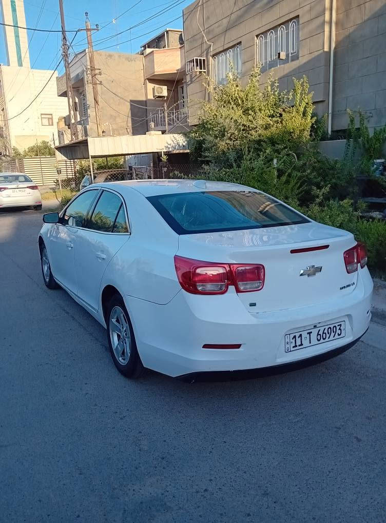 السلام عليكم اخوان للبيع ماليبو 2015 وارد أمريكي 
محرك 4 سلندر 2500
رقم بغداد انكليزي بسمي سنوية وهزة جدد 
السونار والموصفات بصور 
ملاحظة المحرك بي تبخير من القبق وسعر المحرك ٧ اوراق 
السيارة نضيفة جدا واقتصادية 
عارضها ب85 ورقة وبيها مجال 
مكاني بغداد حي الجامعة 
للاتصال ***********
*********** بغداد, العراق
