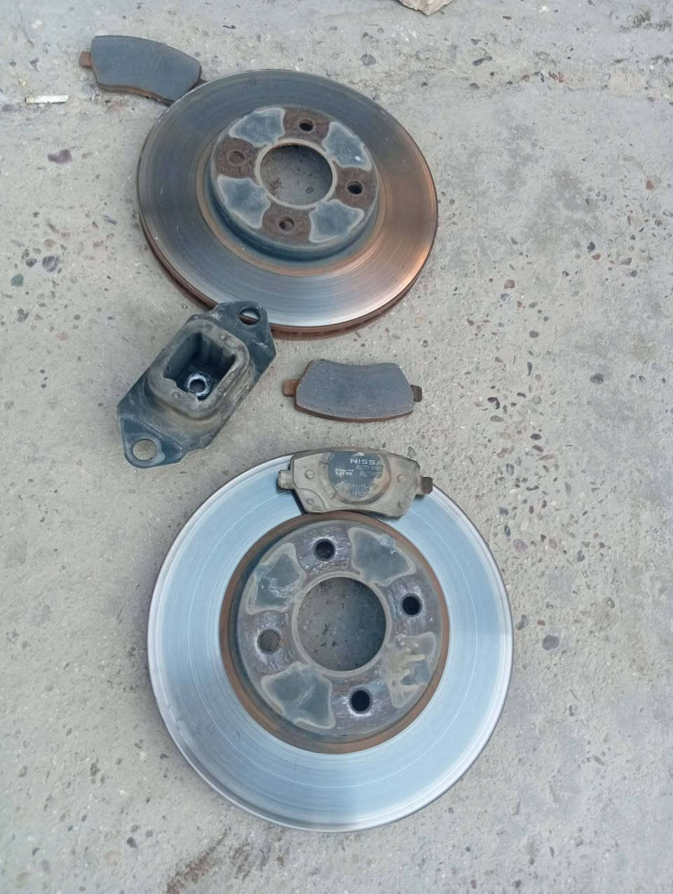 الاستفسار ***********
سني هندي
ادامه هايدروليك كير
تبديل افلنجات دسكات
تبديل قايش
تبديل اذان كير
طبعا ابو سياره مرتب كال شنو لشوفه تعبان بدل
حمدالله رجعت وكاله
