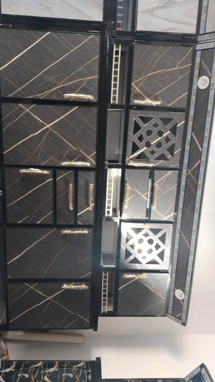 سلام عليكم يوجد كاونترات جديد للبيع القياسات.
1_مترين ونص والسنك متر 30 مرمر
2مترين والسنك متر 30 مرمر الاستفسار على هاذه الرقم *********** بي واتساب مفتوح يوجد شد  توصيل كافت مناطق
