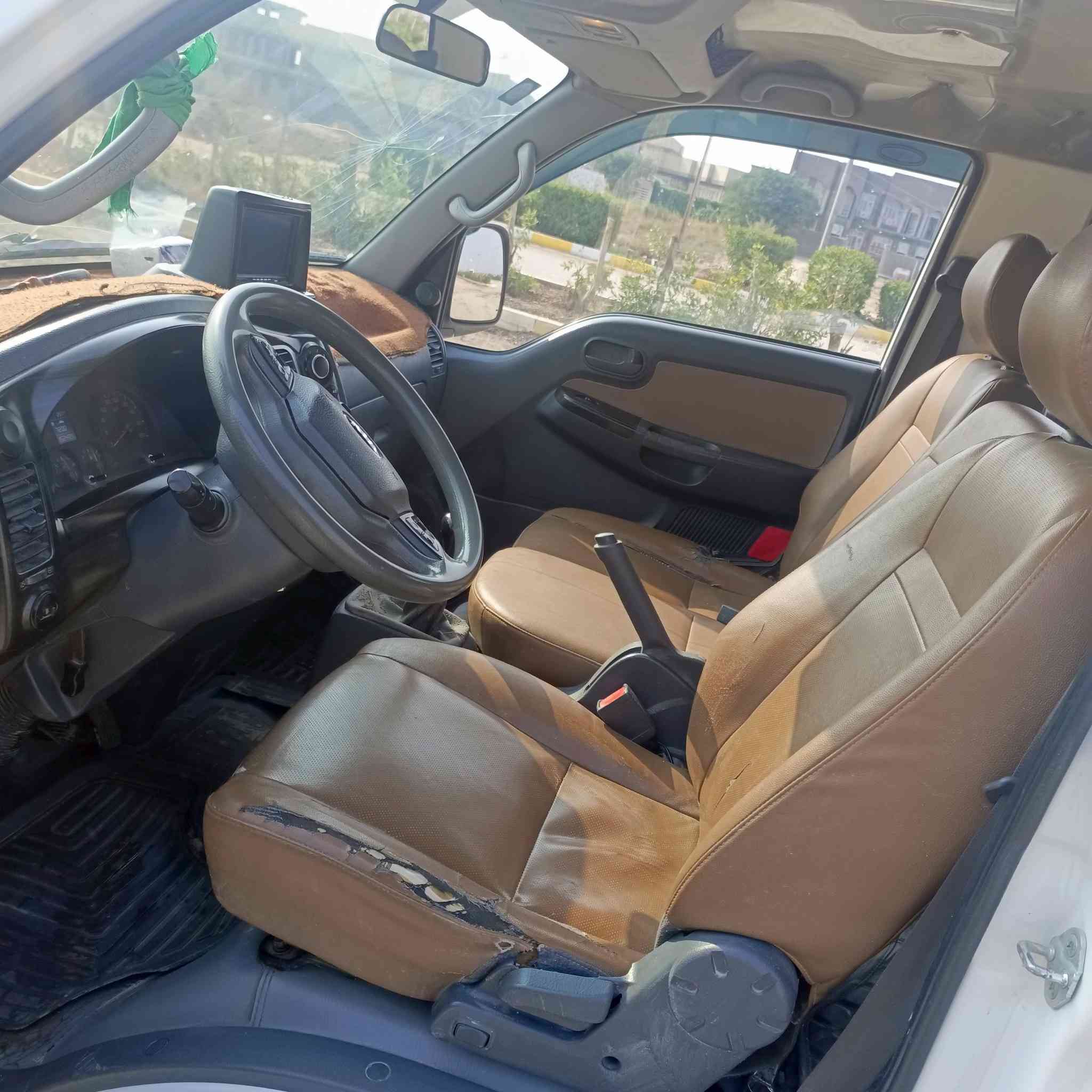 السلام عليكم سياره للبيع موديل 2020مكفوله كفاله عامه سونار تبريد تدفئه محرك كير اكسن مامفتوح رقم وسط كهربائيات شغاله محرك 2700 السعر عل اتصال *********** الشراي يتصل
