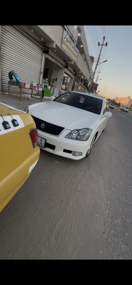 سلام عليكم شاهينا للبيع     شاصي 84  فتحه   اثلت   مزاد دخول جديد   تخم تاير جديد  مشط ايسر بلاد لكزز  داخل اسود   رقمي *********** عنوان البصره
