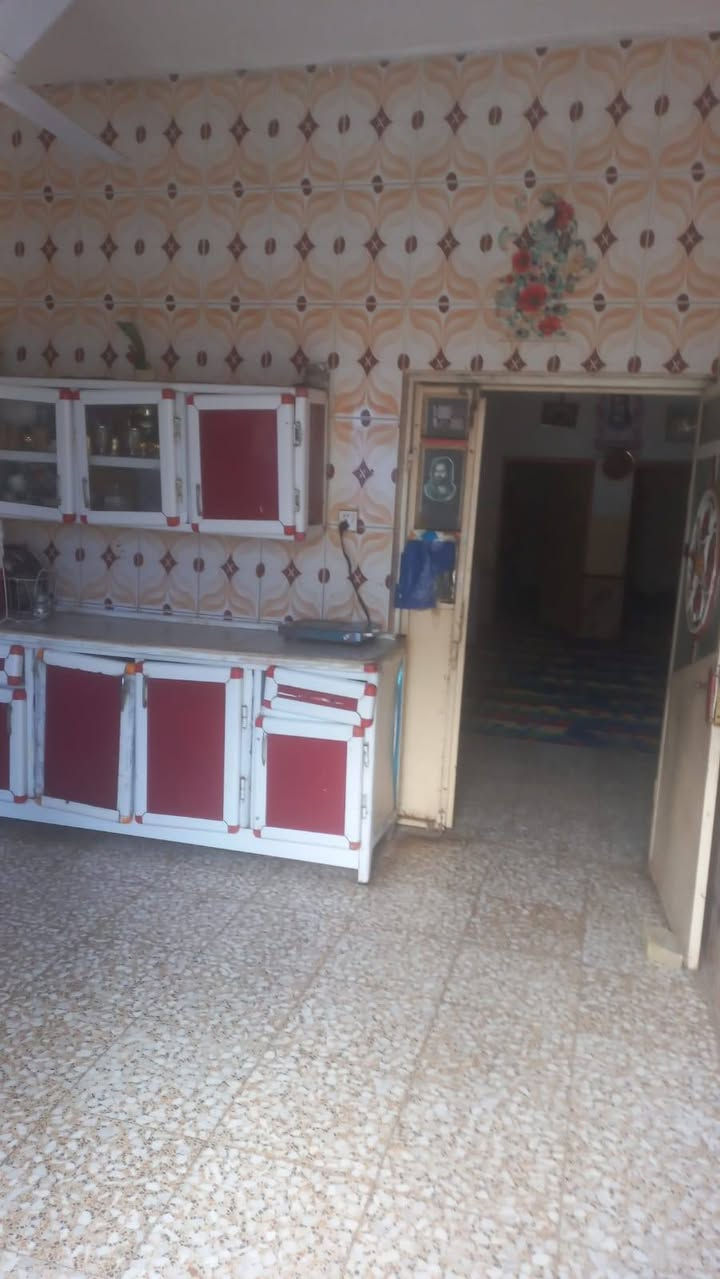 بيت للبيع بلفحيلي مساحته 200مترقريب عله بيت سيدحاضر للأستفسار اتصال واتساب ماسنجراتصال عله الرقم ***********

