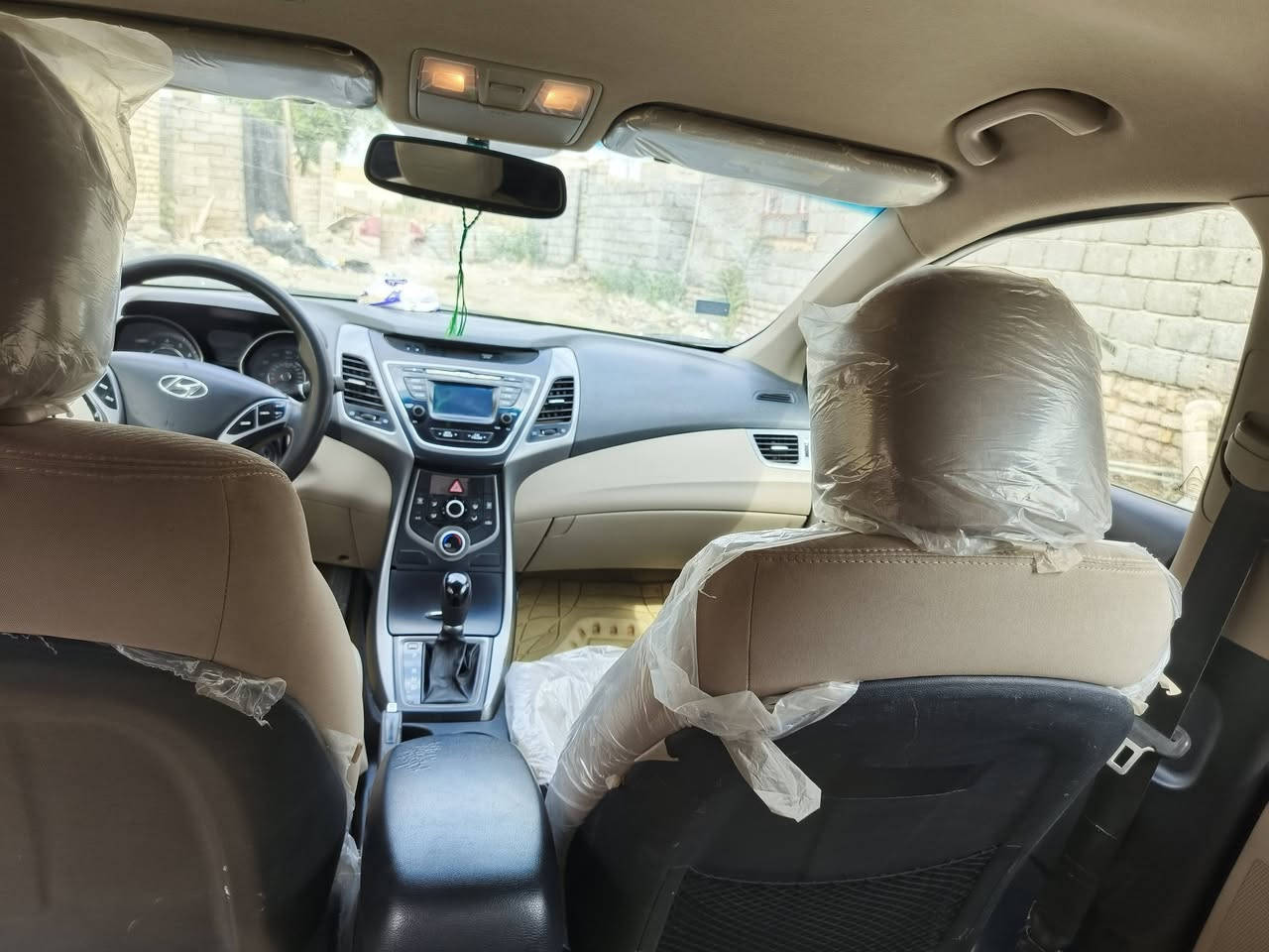 انتره موديل 2016 رقم ذي قار حره مشروع وطني سنويه الغايه2027 تحويل مباشر
وارد امريكي ضررها بنيد جاملغ صبغ 
بدون تبديل 
مواصفات سياره نص فول 
تحكمات ستيرن كامله
ارضيه جلد 
محرك 2000 دوش 
بلاجكتور 
ويل كروم 

سياره جاهزه
كير محرك شرط مامفتوح تخم تاير هزه جديده… لاتصال 
***********
