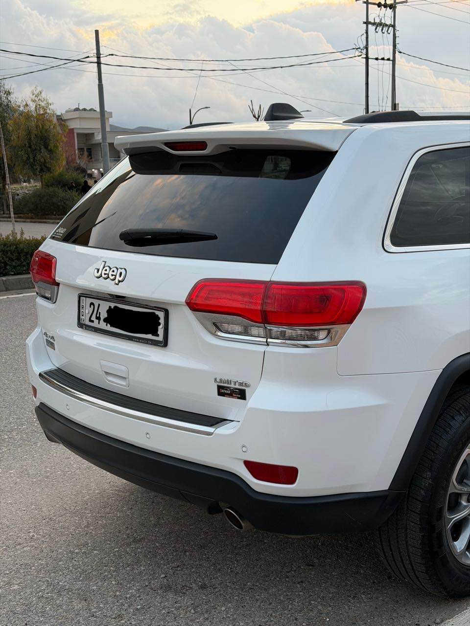 Jeep limeted
موديل ٢٠١٥
كلين تايتل 
بدون دعم بدون صبخ 
ماشي ١٣٠ الف 
گير محرك شرط مامفتوح 
مواصفات 
بصمه 
ابواب بصمه 
شاشه 
كاميره 
كشنات جلد 
كشنات كهرباي 
 مكان سياره زاخو 
بيع و مراوس معا هايلندر.  موديل جديد 
رقم سنوية كلها جديد 
سعر سياره ٢٢٥ و مجال بصيط 
*********** زاخو, دهوك
