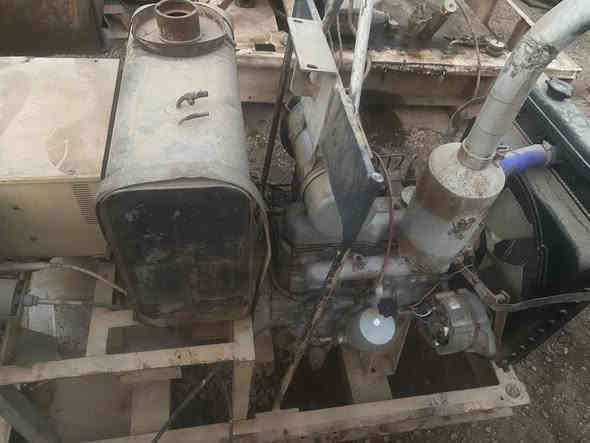 السلام عليكم مجموعة مولدات مولد بيركنز كاتم 100 كيفي ومولد بيركنز 45 كيفي  ومولد مسبوشي للبيع مكانهم رمادي كلهن شغالات لا تنقيص لا تبخير بلادي 
***********
