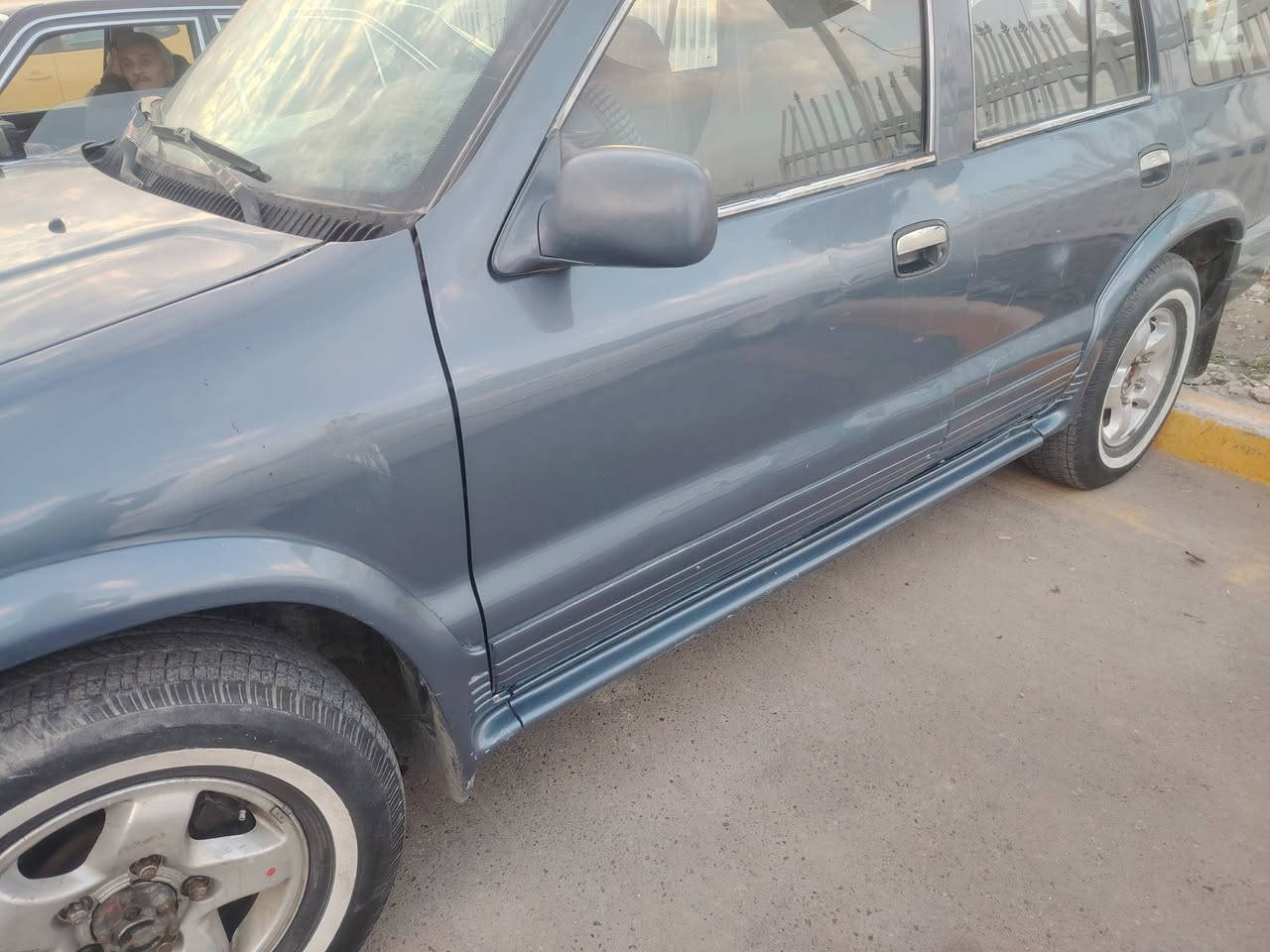 السلام عليكم كيا سبورتاج للبيع موديل 2001 سياره حلوه وجاهزه جير ومكينه حلوات تخمد غرفتها جديده جير ومكينه حلوات تحويل ثاني يوم مكان بغداد المنصور السعر سعر 40 وبيها مجال***********
