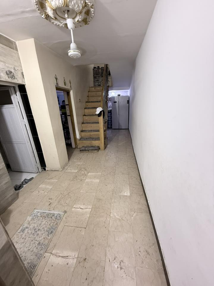 بيت للبيع او مراوس
مساحة 125م
بناء 2020 جاهز للسكن
واجهة 6.25
نزال 20
كراج صالة كبيرة حولي خدمات2  مطبخ   2غرفة نوم 
بغداد حي العامل قرب السريع مربع هادئ جداً 
للاستفسار ***********
