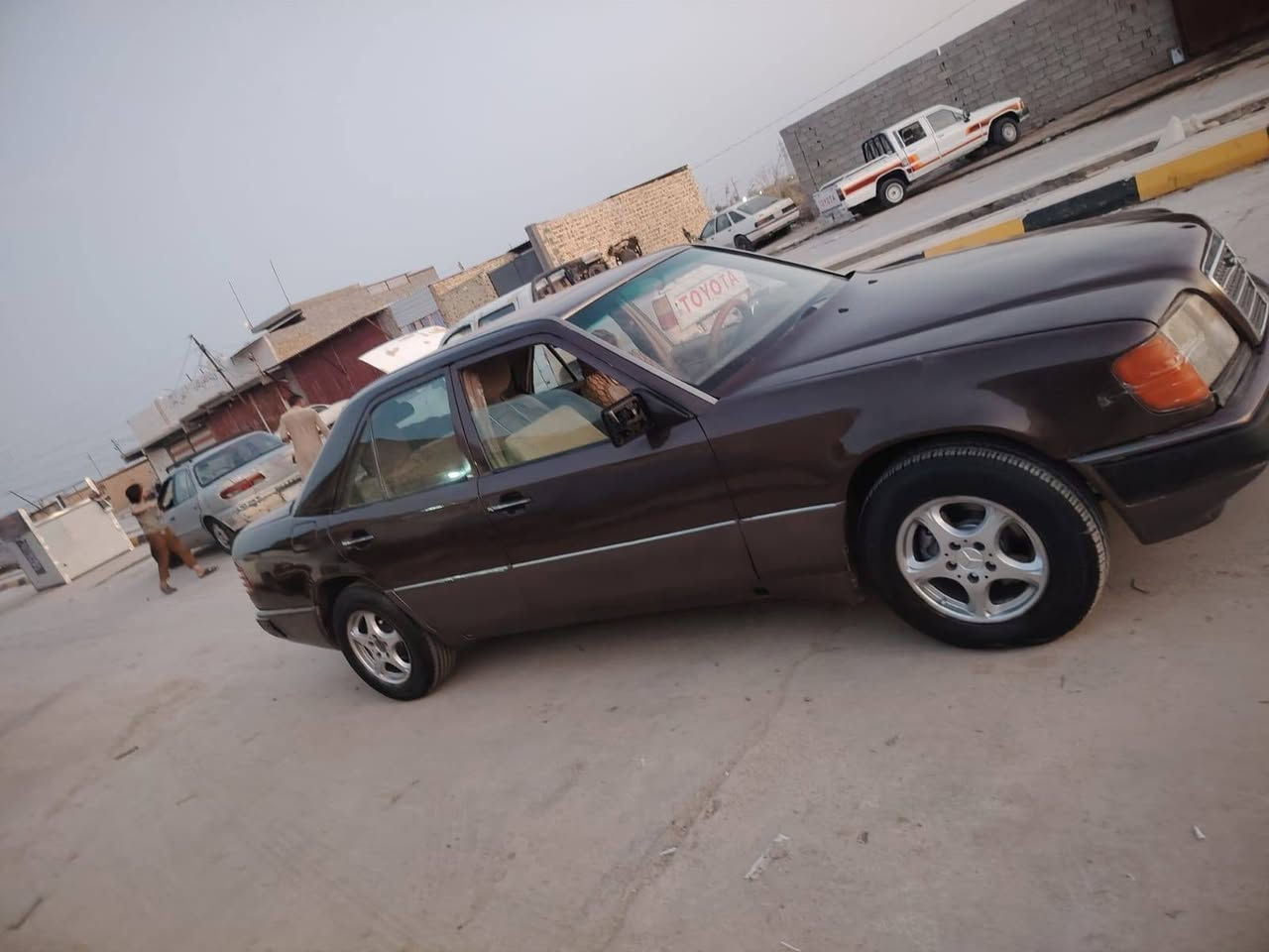 مارسدس للبيع موديل) (93)( كير مكينه جاهزه قواعد دبل مكفوله صبغ عام مابيه اي حادث اثر جراد صبغته العنوان ذي قار الرفاعي السعر )40)( بيه مجال حك الجيه السياره تحويل مباشر مكينه بطه )***********)(***********
