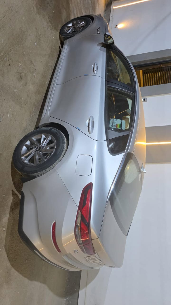 سياره k5 
مديل :2022 
محرك :  2000 دوش المرغوب 
بدون صبغ 
ماشية : 71 ألف 
السنوية تنتهي 2027 شهر 12 
فقط بيها بارد بالچاملغ الايمن الامامي وكم دحچه موضحه بالصور 
سياره جاهزه من كلشي 

رقم تواصل :      ‭0774 217 3579‬
موجود بيه واتسب
