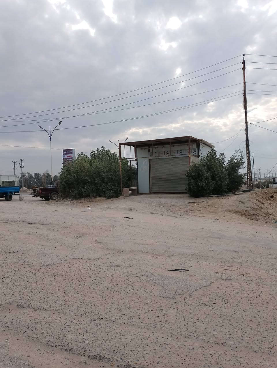 سلام عليكم قطعه 100متر زراعي    مع كرفون جديد مع حديقه و ماء واصل كهرباء واصل وعله شارع العام  الرئيس ركن 
ناصريه نزل سيد خضير  البيع بسعر مناسب ***********.  موقع تجاري تصلح كلشي محل سواق أو كهوه أو مطعم
