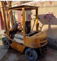 للبيع رافعه شوكيه موديل 2000 السعر التفاصيل اكثر 07707042949