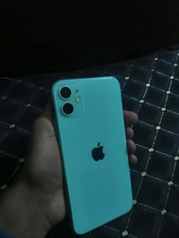 عندي ايفون ١١ عادي ذاكرته ٦٤ بطاريته ٧٤ جهاز كفاله حتا من شخط جهاز بي ...