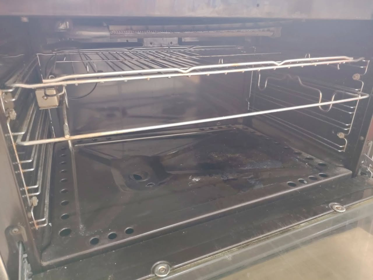 طباخ كريازي مصري نضيف ب 225 مكاني يم سيطرة الشوفه ***********
