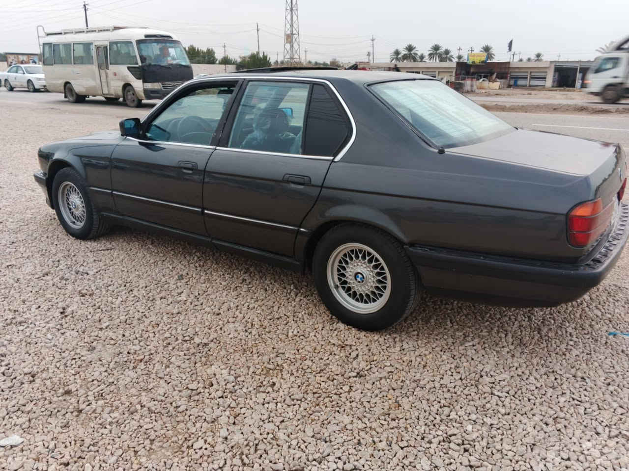 بي ام موديل 92 حجم 735
رقم بغداد انگليزي گير مكينه مكفول تخم تاير جديد ويل خلية 
دبل جكمجه دبل ارباك فول مواصفات شاشه كامره خلفية 
السعر /46
***********عنوان المسيب
