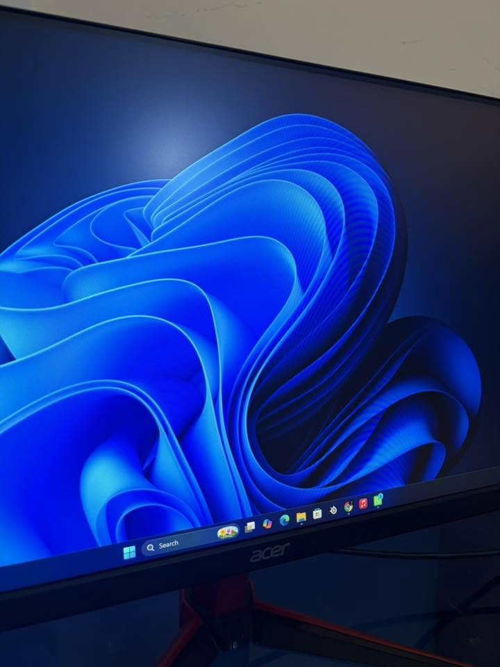 للبيع شاشة Acer Nitro VG242Y Gaming Monitor
🔹 الموديل: Acer Nitro VG242Y Pbmiipx
🔹 الحجم: 23.8 إنج
🔹 الدقة: Full HD 1920×1080
🔹 نوع اللوحة: IPS
🔹 معدل التحديث: 165Hz
🔹 زمن الاستجابة: 1ms VRB
🔹 تدعم AMD FreeSync Premium
🔹 مناسبة للألعاب، التصميم، والاستخدام اليومي

✅ الشاشة نظيفة جدًا واستخدامها قليل
✅ خالية من أي مشاكل أو عيوب فنية
✅ لا توجد بكسلات ميتة أو خدوش مؤثرة
✅ تعمل بكفاءة ممتازة

💰 السعر: 220,000 دينار عراقي

📍 الموقع: بغداد - ساحة عدن - قرب سكة القطار

📞 للتواصل:
***********

ملاحظة: الشاشة بحالة ممتازة وجاهزة للفحص والتجربة قبل الشراء.
