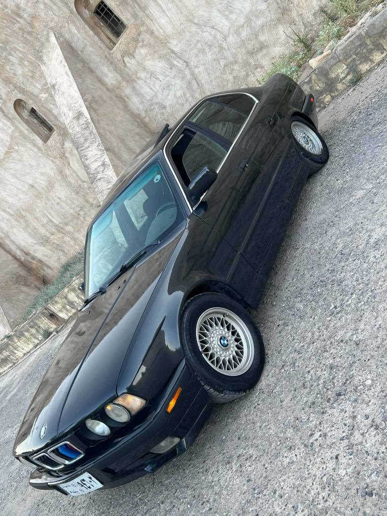 1993
525i
ئاڕم پلاستیک ئاڕمەکەی بەشەرت نادەم 
بیلاد  525 ی گیڕ عادی سولف و تەبرید وەسفی ناویت سەیارەکە ڕوبەڕوو جوانتر نەبوو هەقی ڕیگات ئەدەمەوە شوین کۆیە *********** كويسينجاك, أربيل
